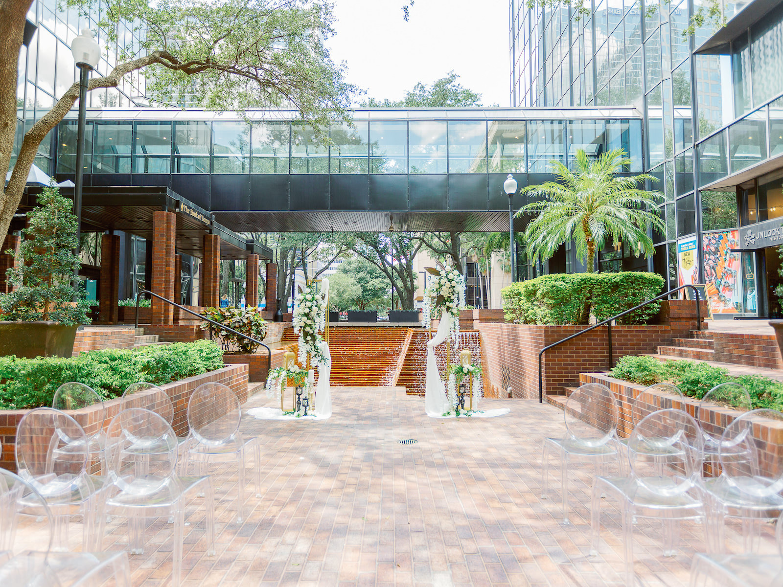 South Florida Modern Outdoor Intimate Wedding Ceremony | Hilton Tampa Downtown