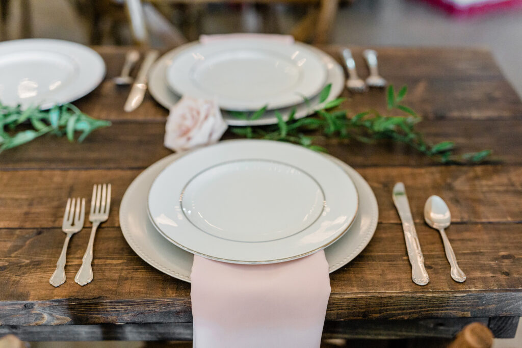 Classic White Wedding Plates with Pale Pink Napkins