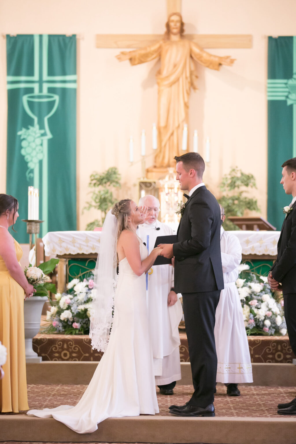 Bride and Groom Exchange Vows Wedding Portrait | South Florida Photographer Carrie Wildes Photography