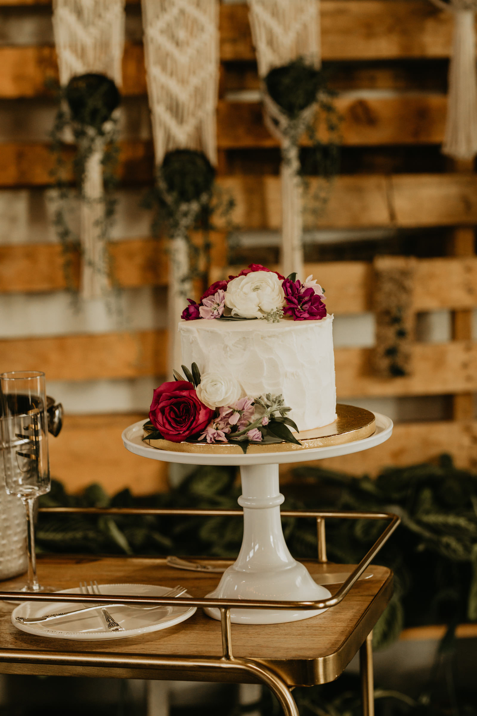 Simple One Tier White Textured Wedding Cake with Real Red, White and Pink Flowers | Tampa Bay Wedding Planner Elope Tampa Bay