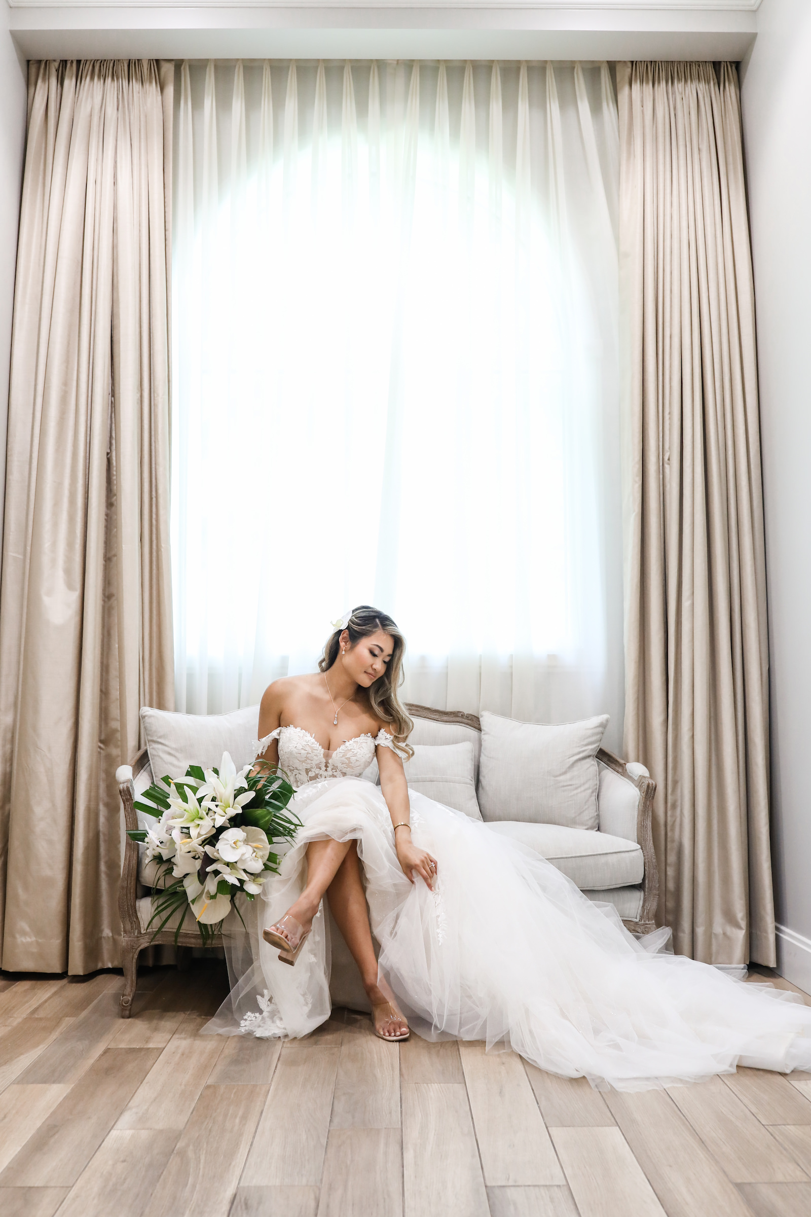 Bridal Portrait of Modern Bride with Headpiece | Tampa Hair and Makeup Savannah Olivia Beauty Boutique | Tampa Photographer Lifelong Photography