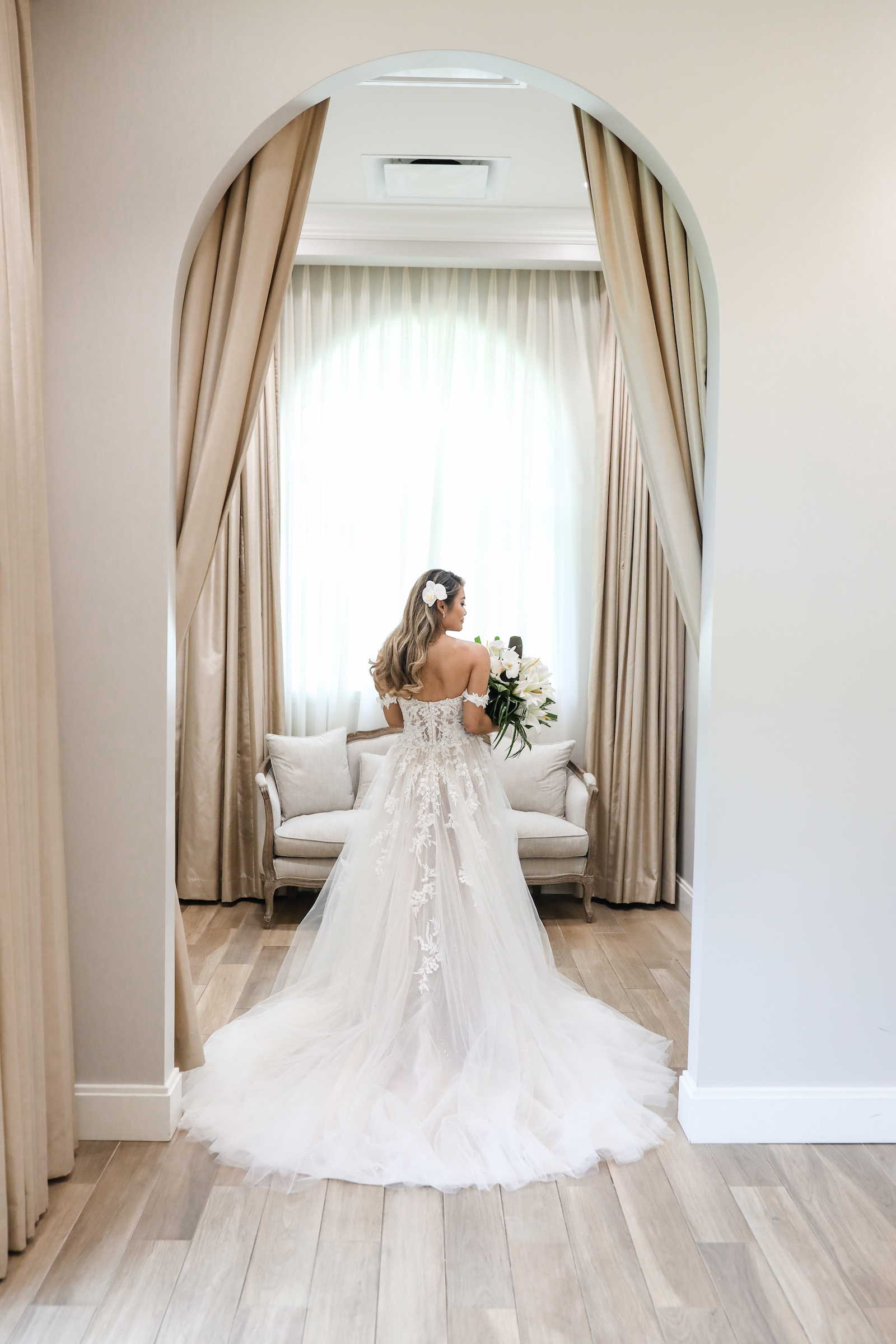 Bridal Portrait of Modern Bride with Headpiece | Tampa Hair and Makeup Savannah Olivia Beauty Boutique | Tampa Photographer Lifelong Photography | Harborside Chapel