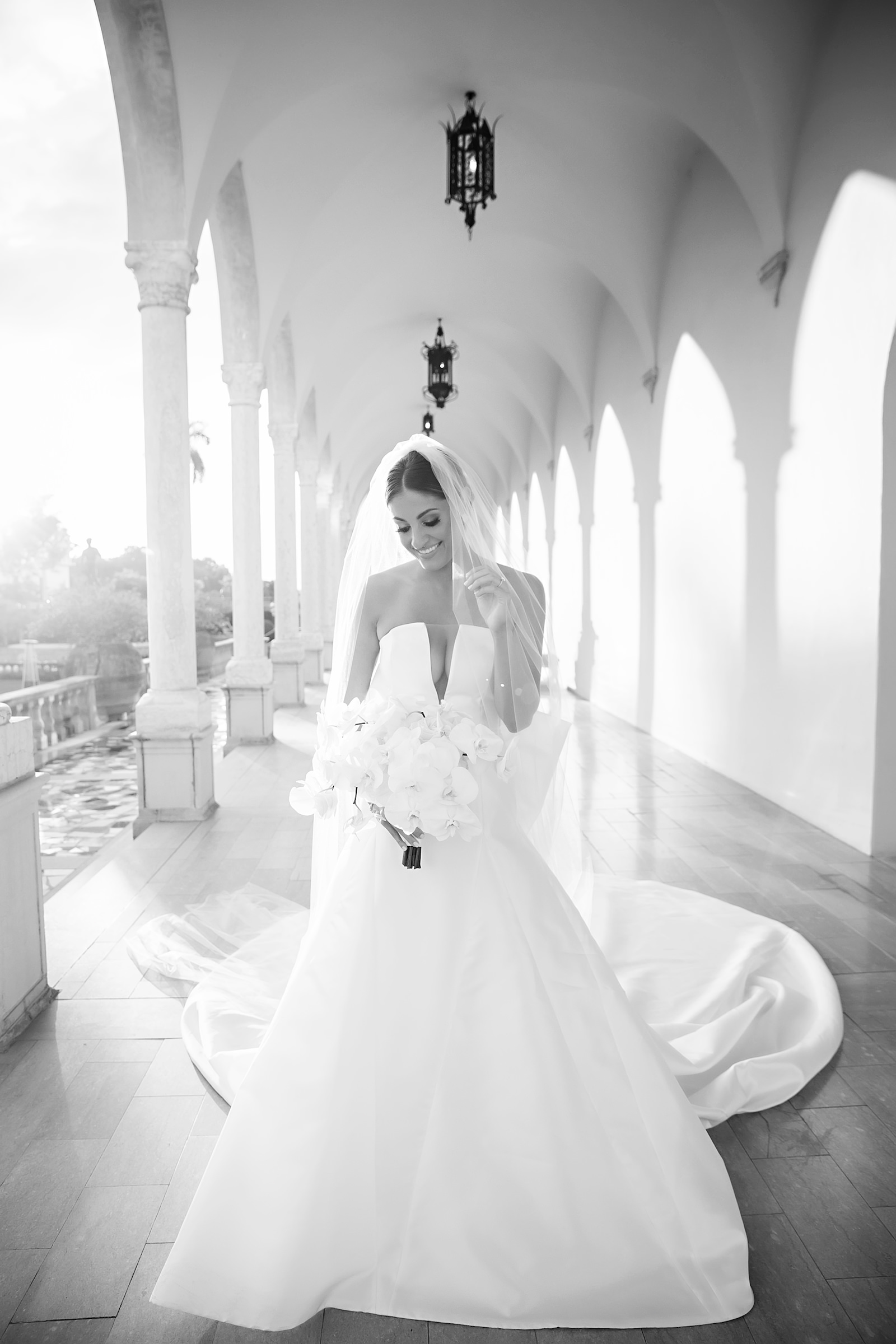 Luxurious Modern Chic Black and White Beauty Portrait | Tampa Bay Wedding Photographer Limelight Photography