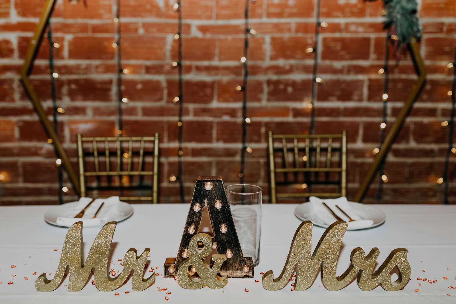Mr. and Mrs. Gold Glitter Wedding Signs for Sweetheart Table Wedding Décor