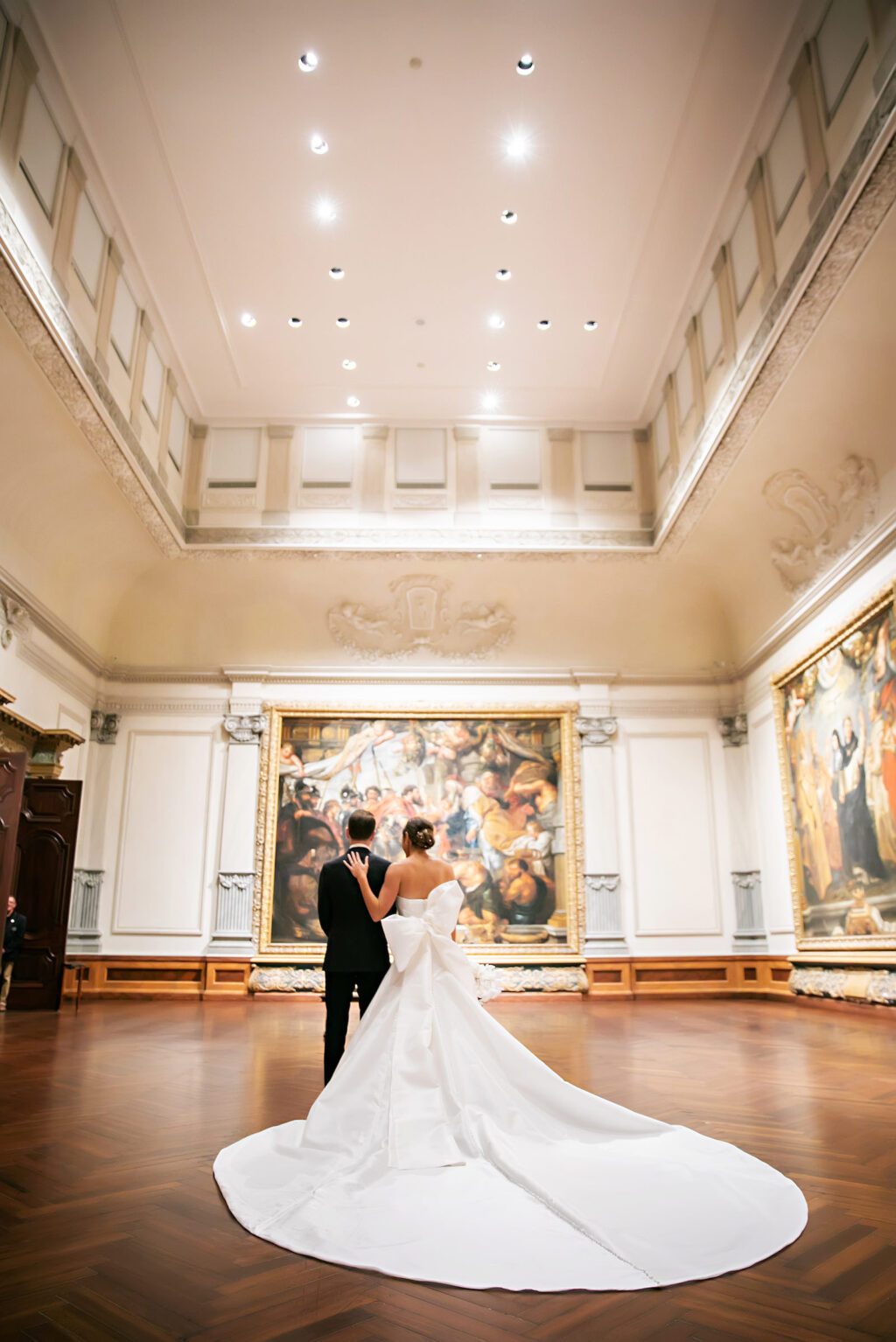 Luxurious Modern Chic Bride and Groom Wedding Portrait Inside Art Gallery | Tampa Bay Wedding Photographer Limelight Photography | Sarasota Wedding Venue Ringling Museum