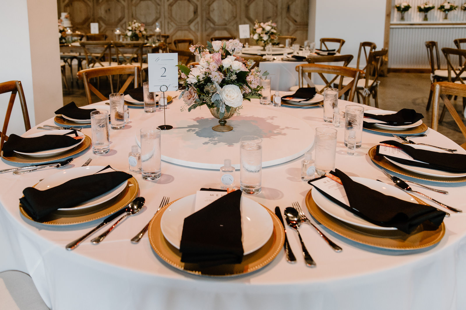 Neutral Modern Boho Wedding Reception Decor, Gold Chargers with Black Linen Napkins, Low Floral Centerpiece | Tampa Bay Wedding Florist Iza's Flowers