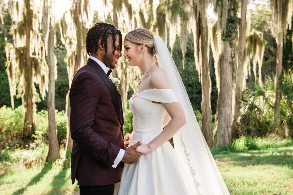 Bride and Groom Outdoor Wedding Portrait | Florida Photographer Joyelan Photography