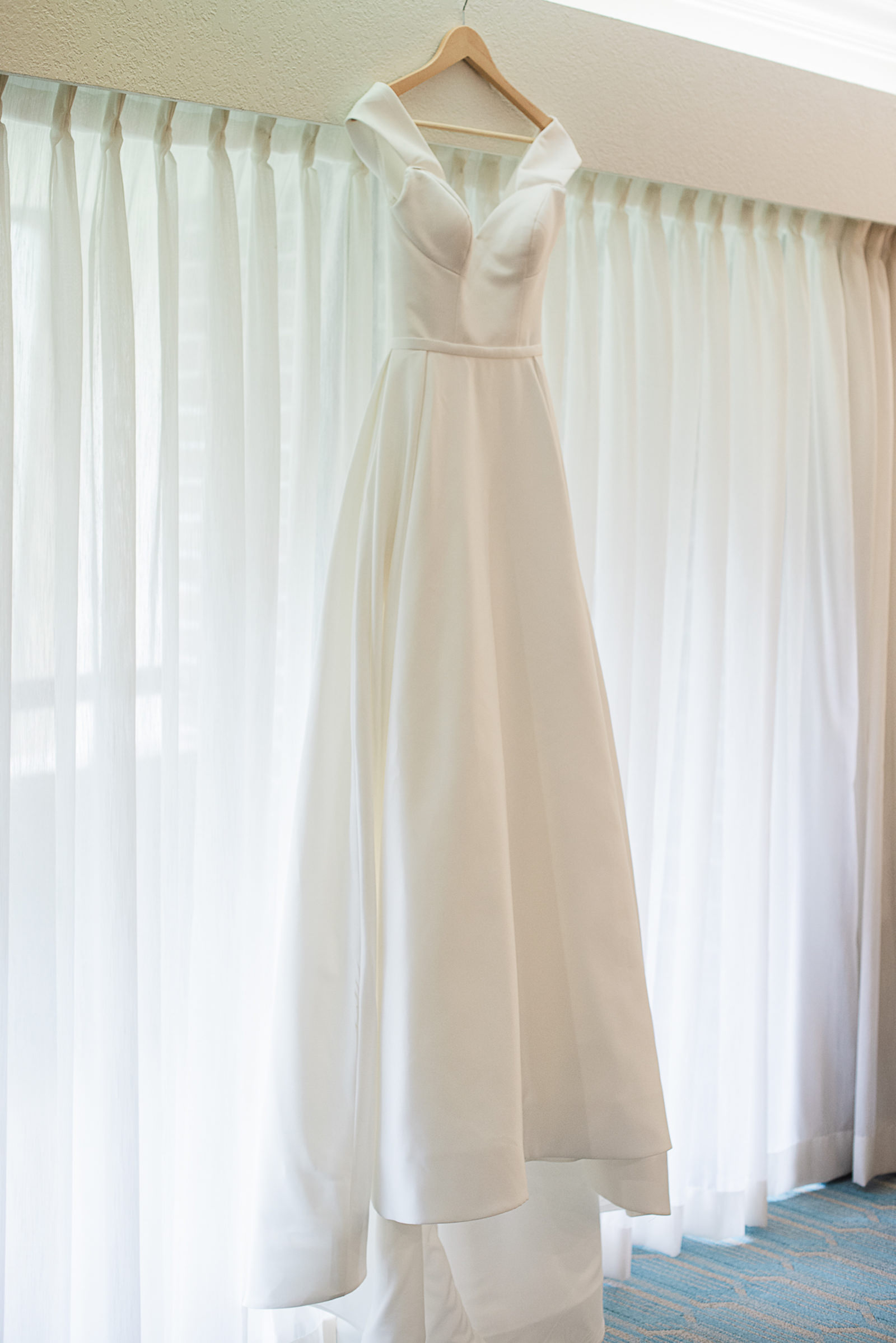 Hanging Wedding Dress Wedding Portrait | Tampa Wedding Photographer Joyelan Photography