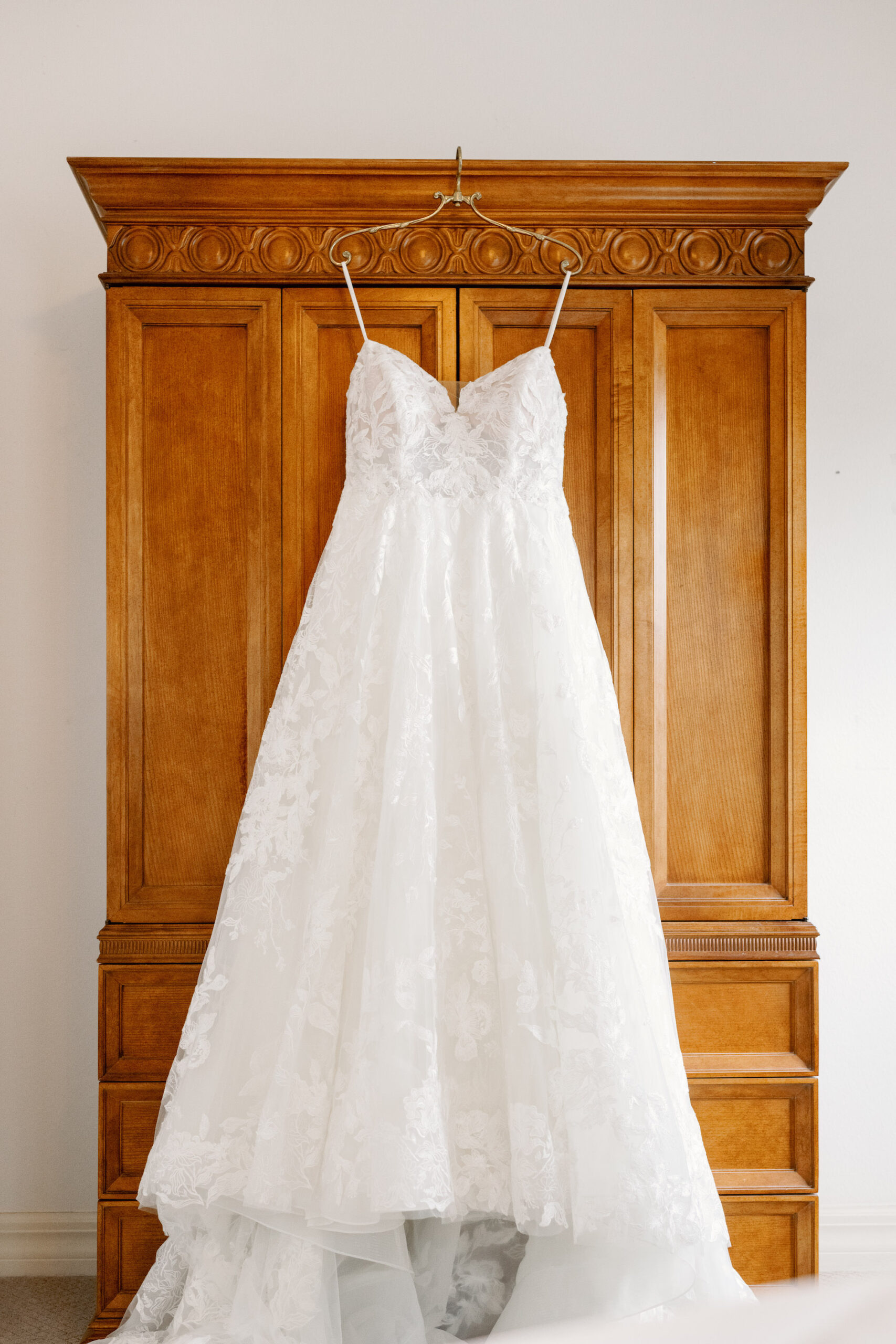 Kleinfields Ivory Spaghetti Strap A-line Lace Wedding Dress