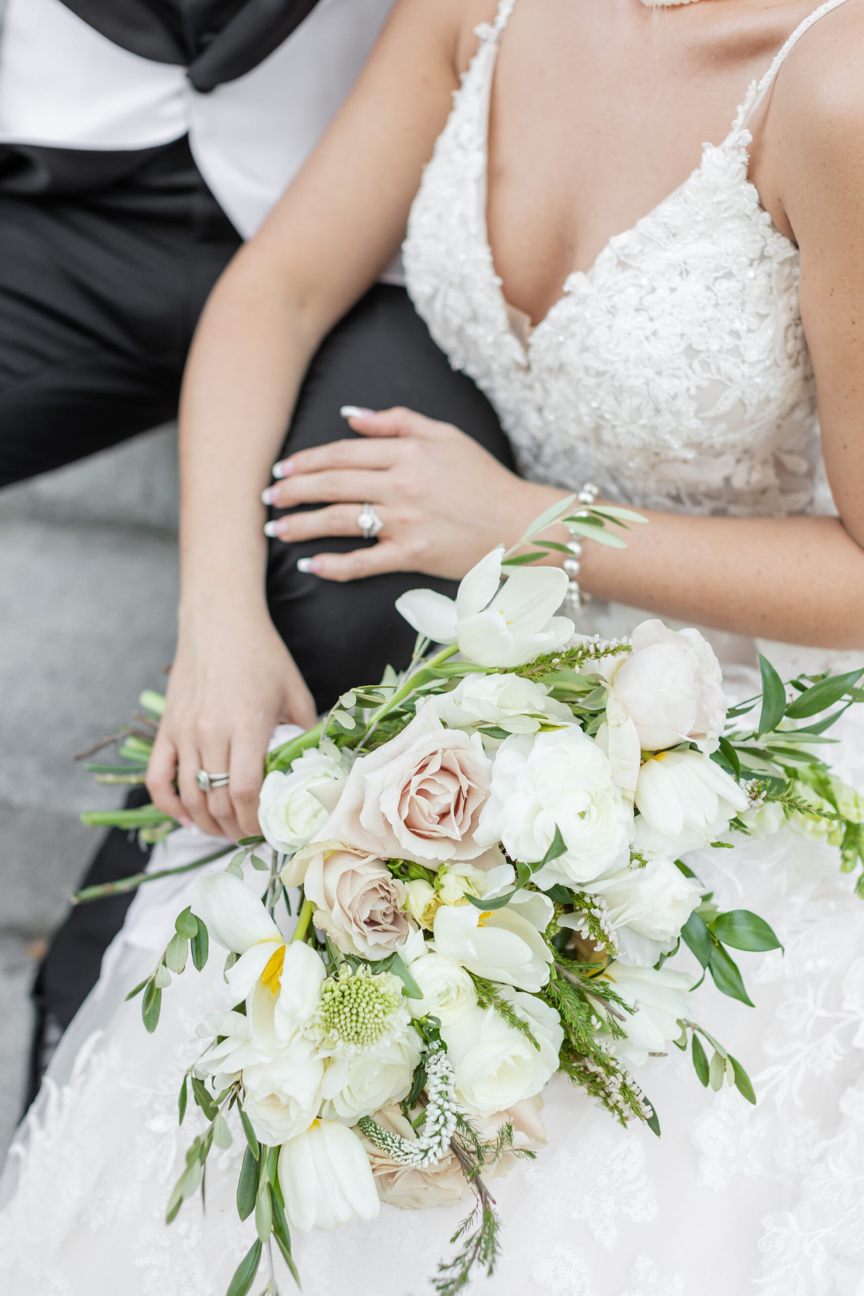 Modern Romantic Wedding, White and Blush Pink Ross with Greenery Floral Bridal Bouquet