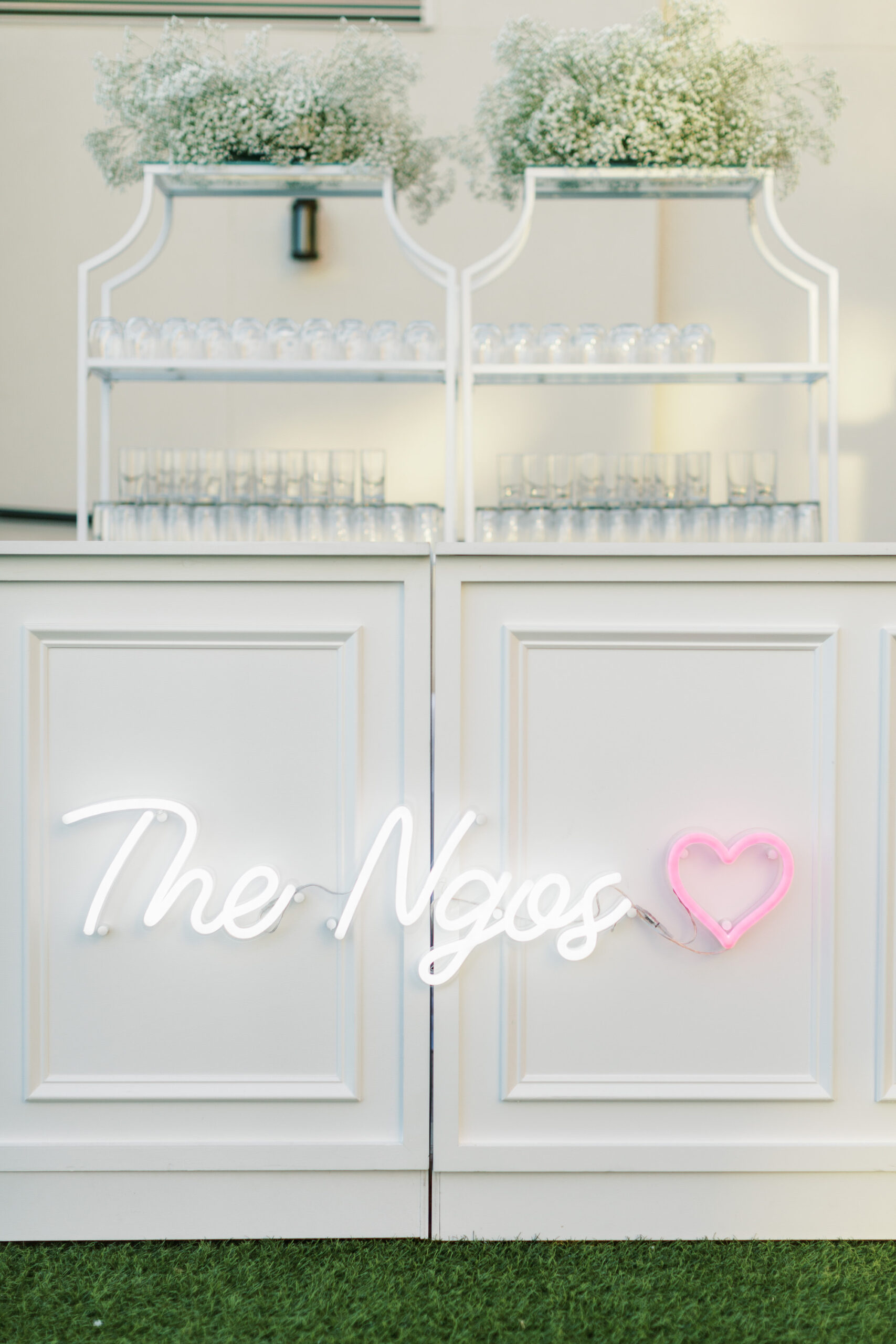 Neon Last Name Wedding Sign for Bar | Modern Unique Reception Ideas