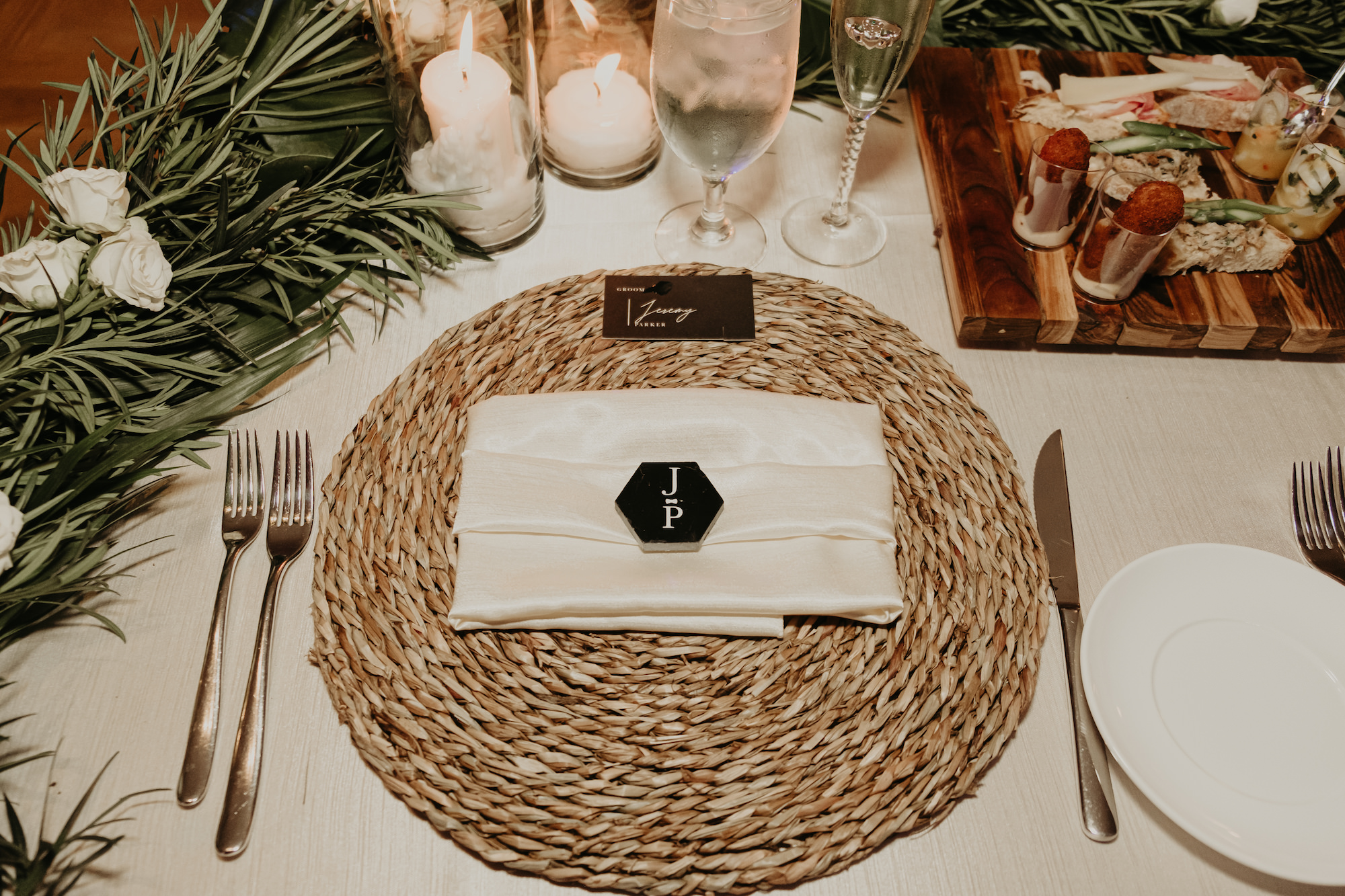 Water Hyacinth Wedding Reception Charger with Personalized Napkin Ring and Gold Flatware | Boho Natural Wedding Decor Ideas