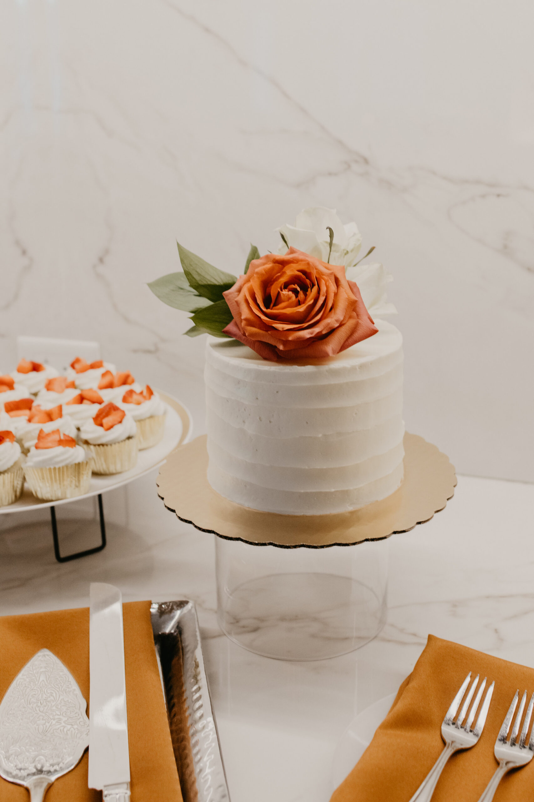 Single-tiered Wedding Cake with Orange Terracotta Rose Accent | Strawberry Cupcake Alternatives