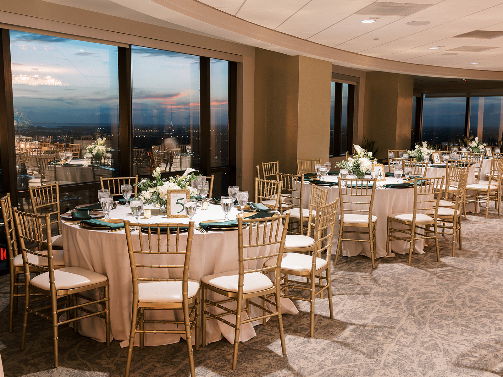 Sunset Skyline Evening Wedding Reception | Over The Top Linen Rentals | Downtown Tampa Venue Venue The Tampa Club