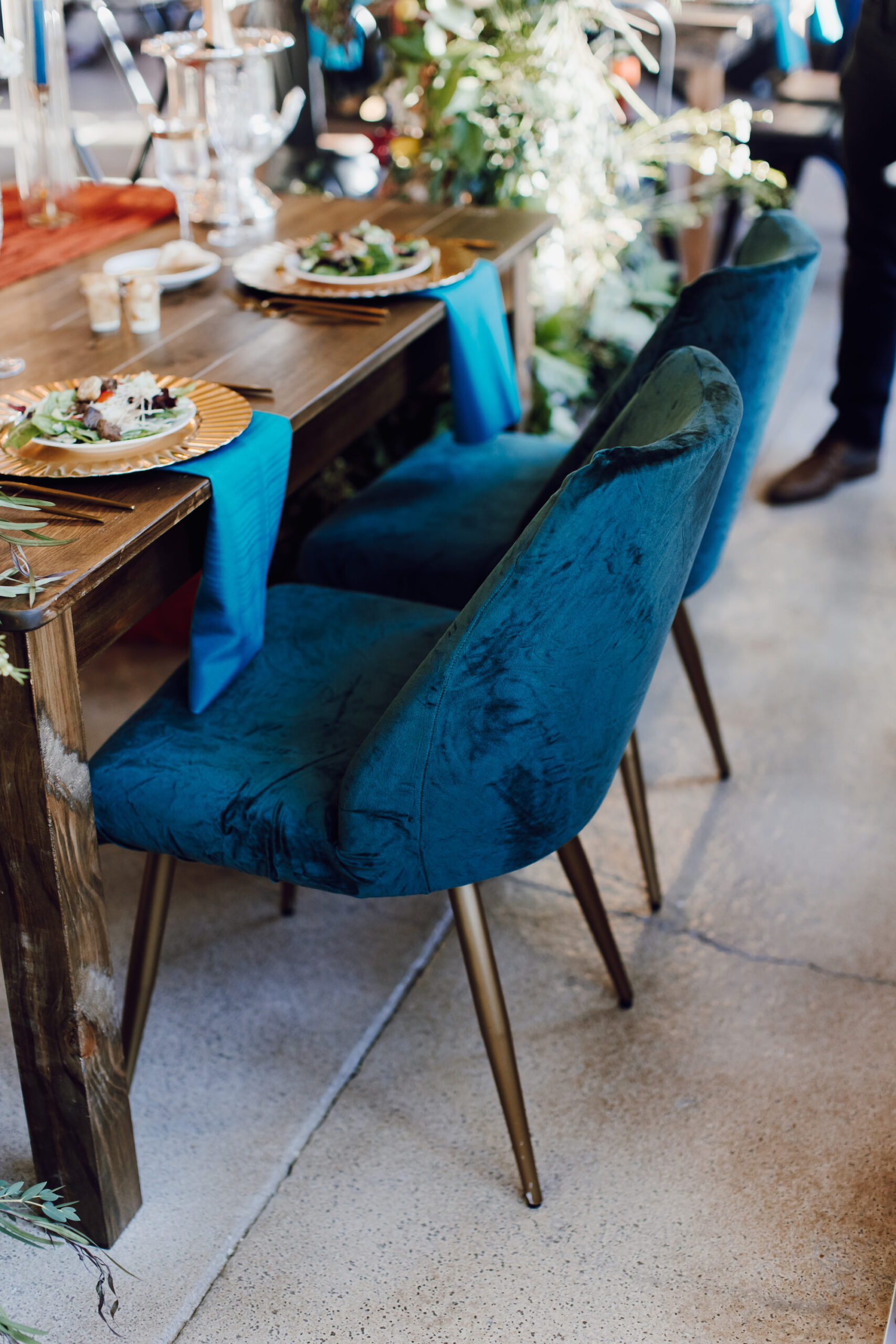 Modern Blue Velvet Chairs for Wedding Reception Sweetheart Head Table