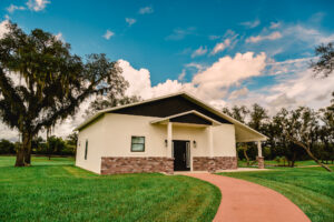 On-Site Honeymoon House | Dade City Wedding Venue Simpson Lakes