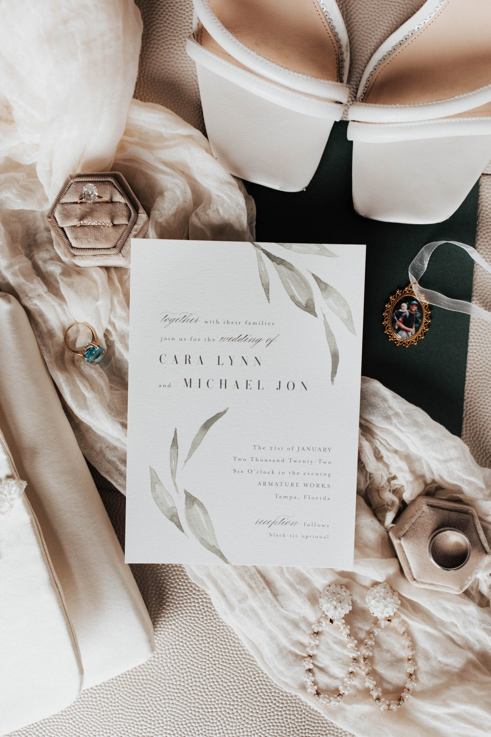 Elegant Chic White and Greenery Wedding Invitation Ideas