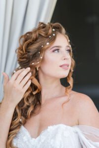 Side Swept Wedding Hairstyles | Pearl Hairpiece Embellishments | Bride Glamour Wedding Portrait | Tampa Bay Photographer Amanda Zabrocki Photography | Ybor Hair and Makeup Artist Adore Bridal