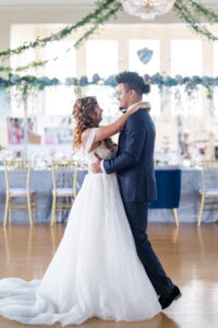 Bride and Groom First Dance Wedding Portrait | Tampa Bay Planner Eventfull Weddings | Photographer Amanda Zabrocki Photography | DJ Graingertainment