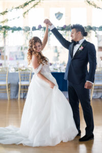 Bride and Groom First Dance Wedding Portrait | Tampa Bay Planner Eventfull Weddings | Photographer Amanda Zabrocki Photography | DJ Graingertainment