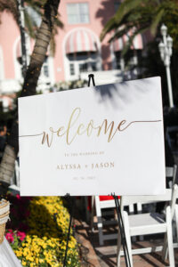 Black and White Welcome Wedding Sign Ideas