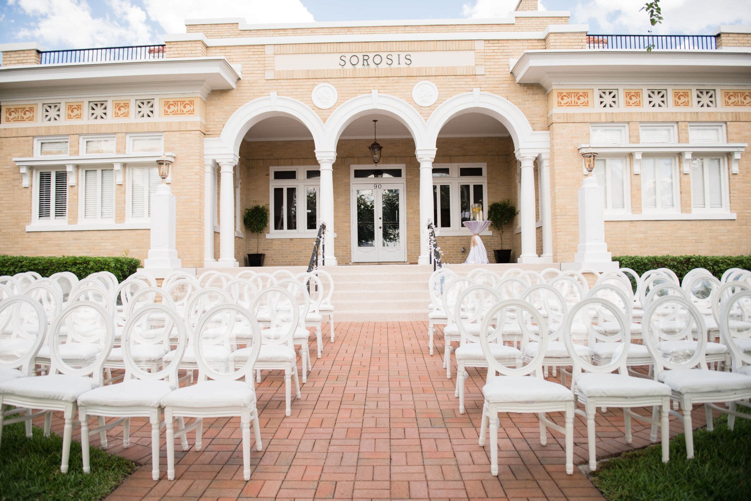 Outdoor Garden Lawn Wedding Ceremony | Classic White and Gold Lakeland Venue Junior League Sorosis Building