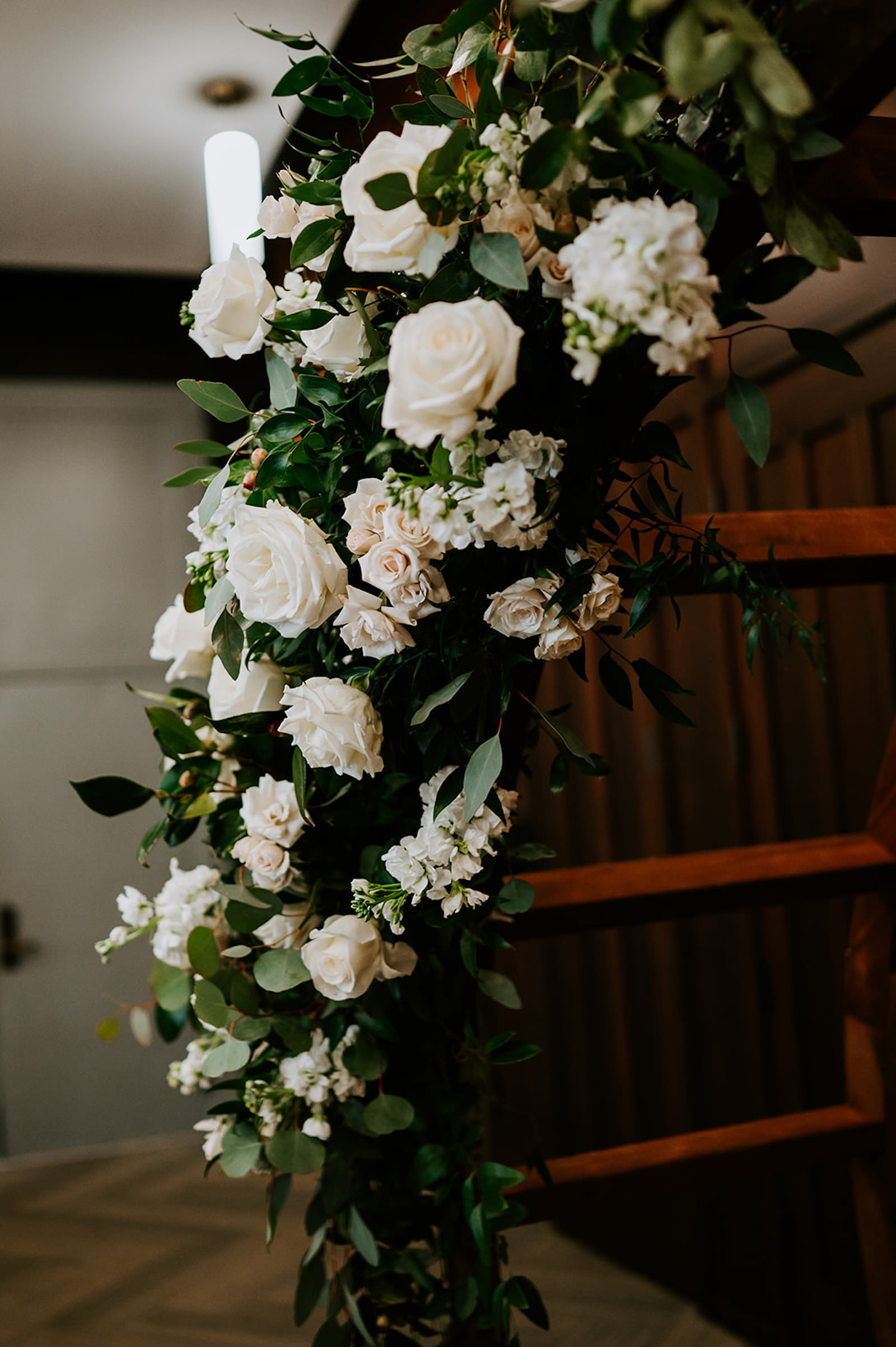 White Rose and Greenery Flower Arrangment Arch Decor Ideas