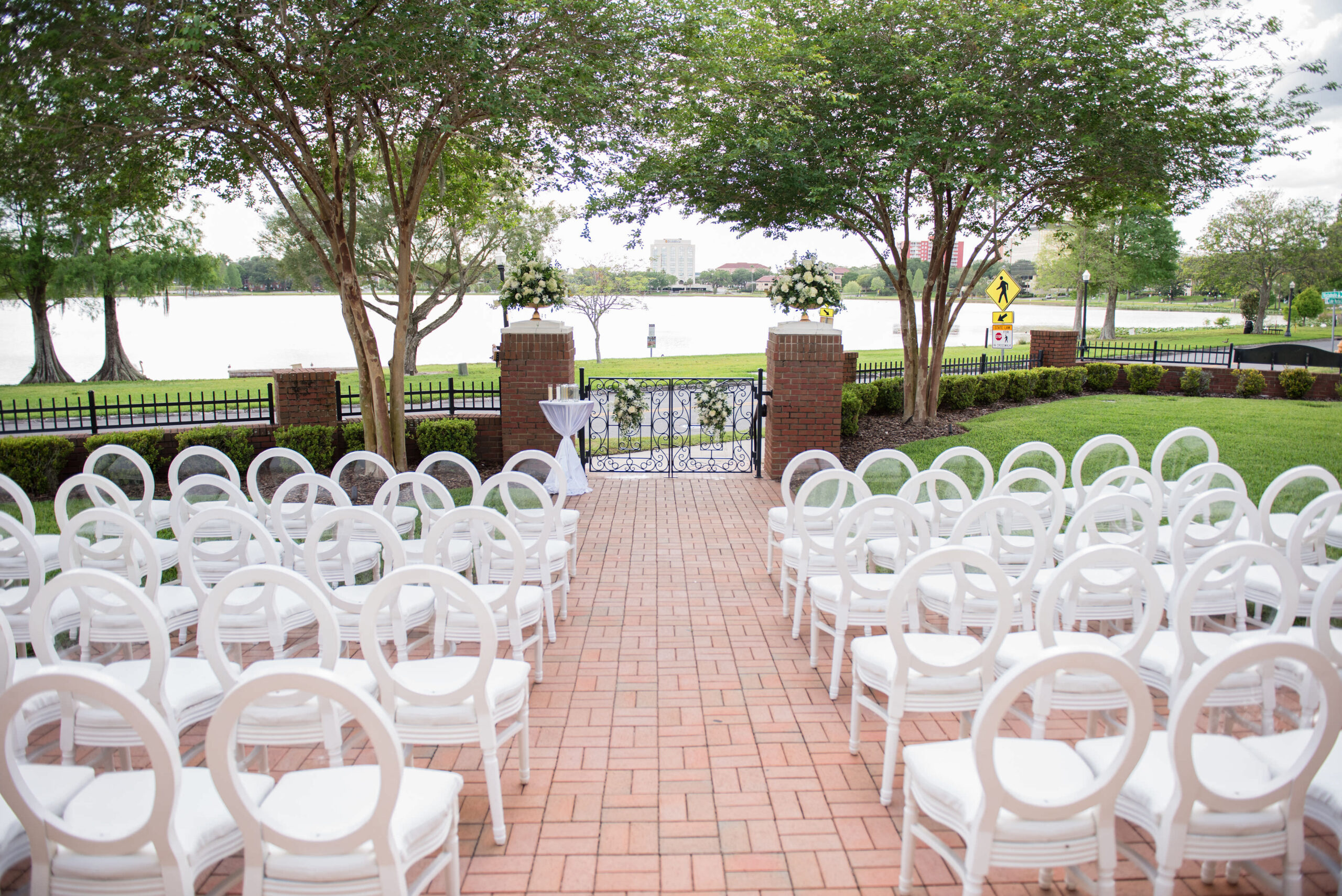 Classic Outdoor Lakefront Wedding Ceremony Ideas | Lakeland Venue Junior League Sorosis Building
