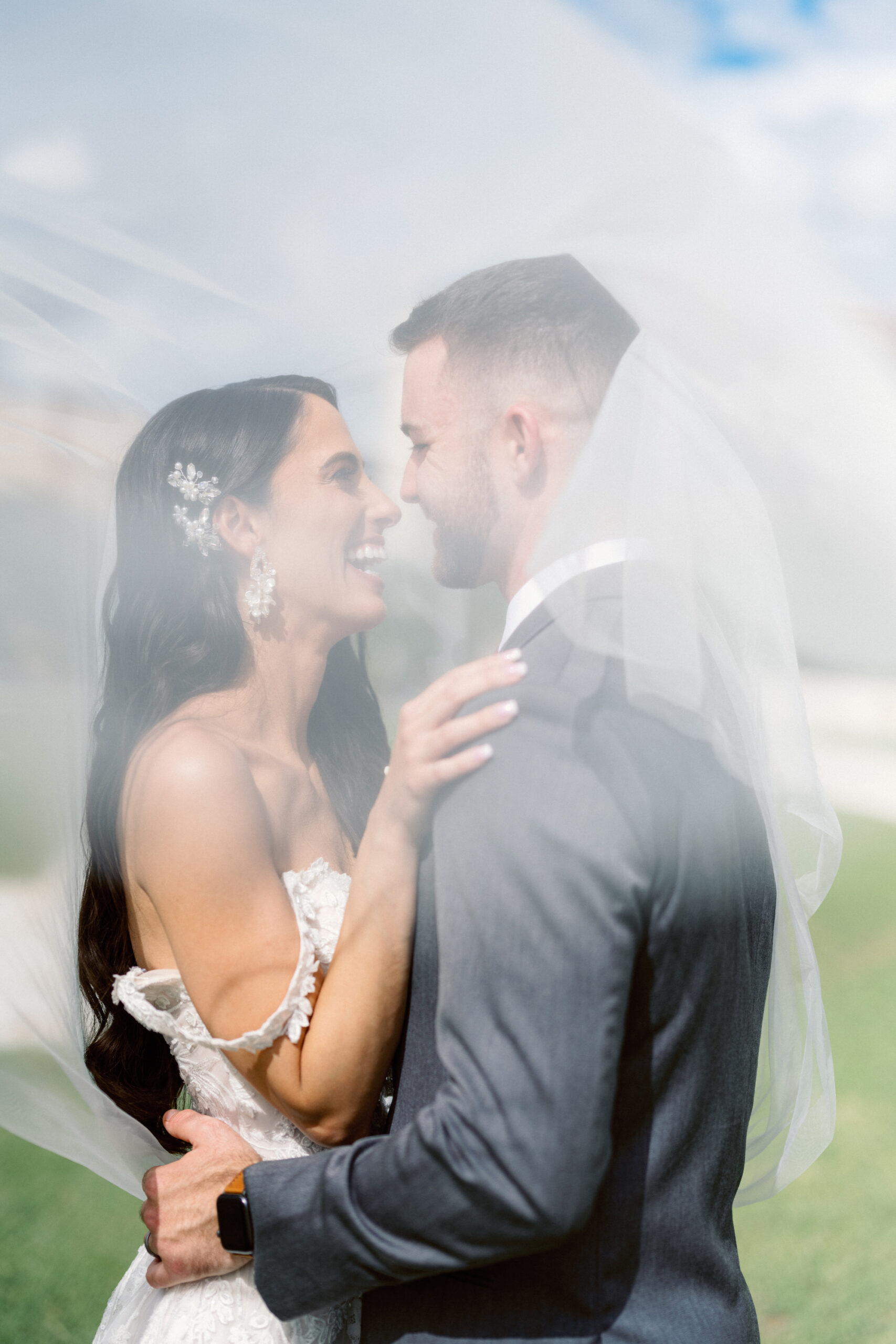 Romantic Bride and Groom Veil Portrait | Tampa Bay Photographer Dewitt for Love
