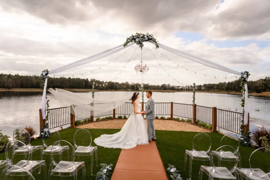 Woodsy Tampa Bay Central Florida Waterfront Wedding Venue Casani Estates