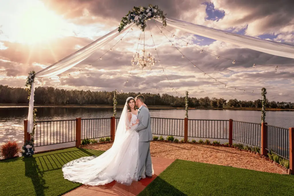 Woodsy Tampa Bay Central Florida Waterfront Wedding Venue Casani Estates