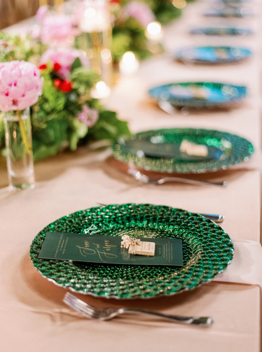 Emerald Green Wedding Guest Thank You Cards on Pineapple Textured Chargers Reception Tablescape | Tampa Bay Rental Company A Chair Affair