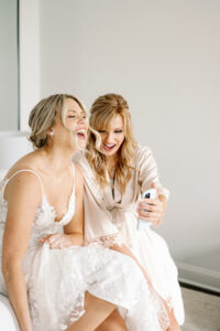 Bride and Mom Wedding Day Selfie Photo Ideas | Tampa Photographer Dewitt for Love Photography