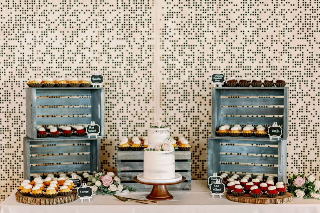 Wedding Reception Cake Alternatives | Bundtinis | Rustic Milk Crate Table Decor Ideas | Tampa Bay Cake Company