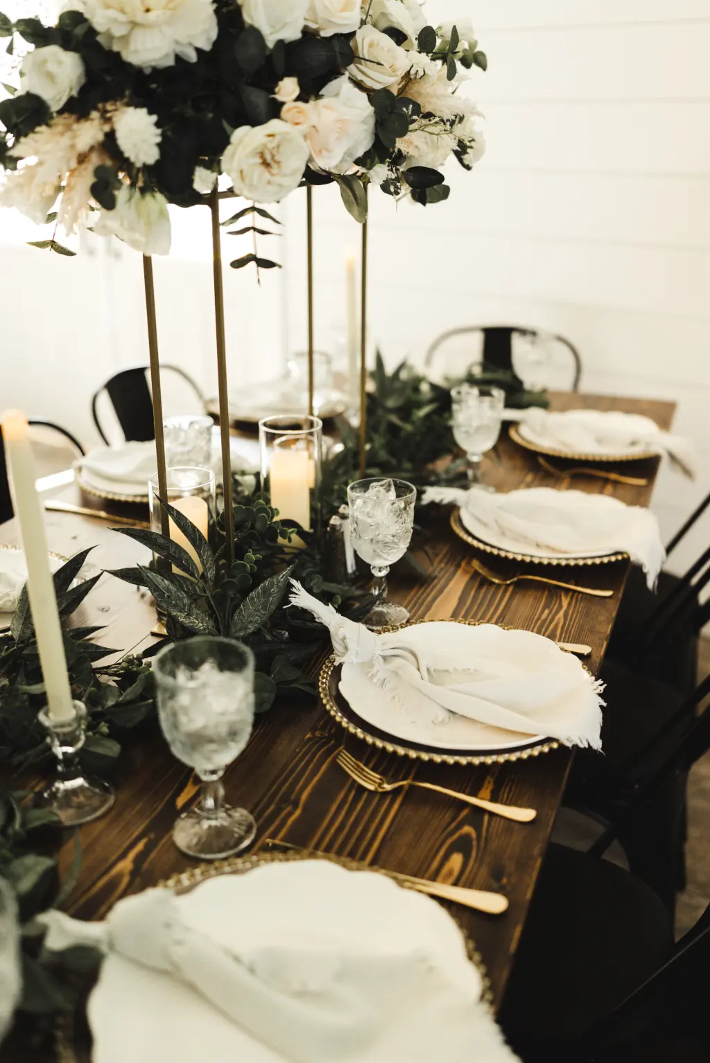 White and Gold Wedding Reception Table Setting Ideas