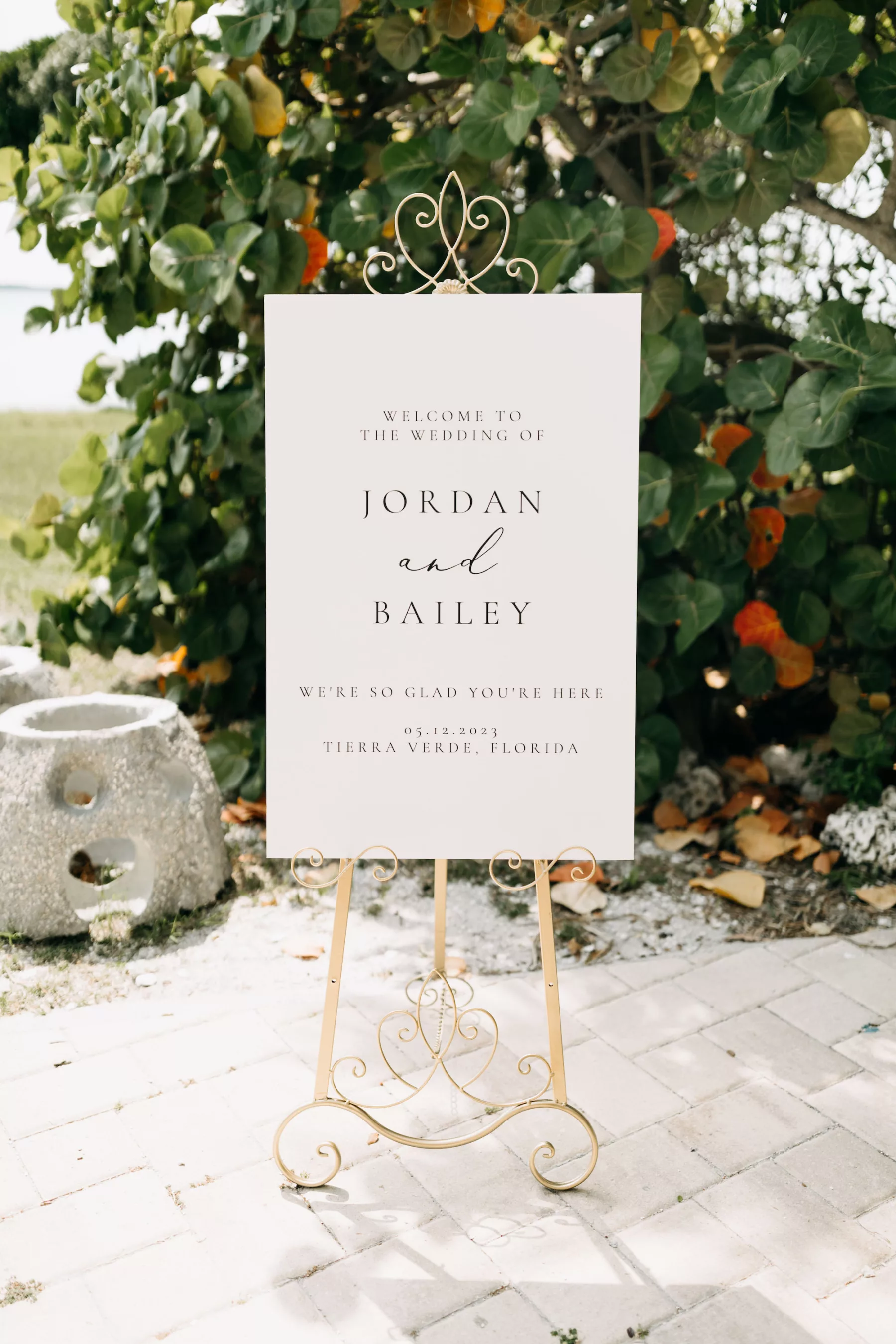 Classic Black and White Welcome Wedding Ceremony Sign Ideas