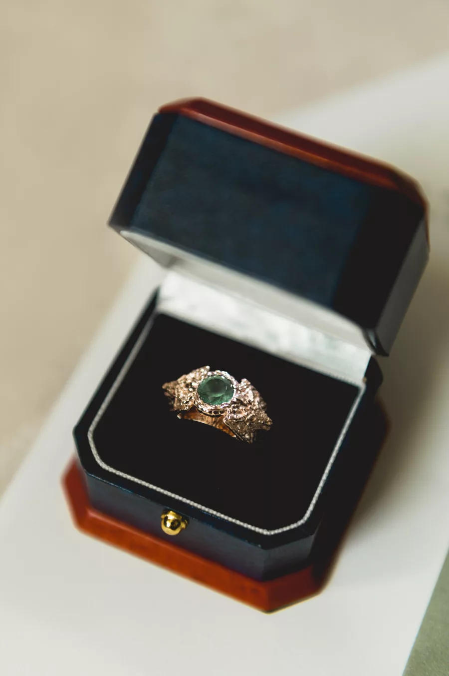 Emerald Ornate Groom's Gold Wedding Band Ideas