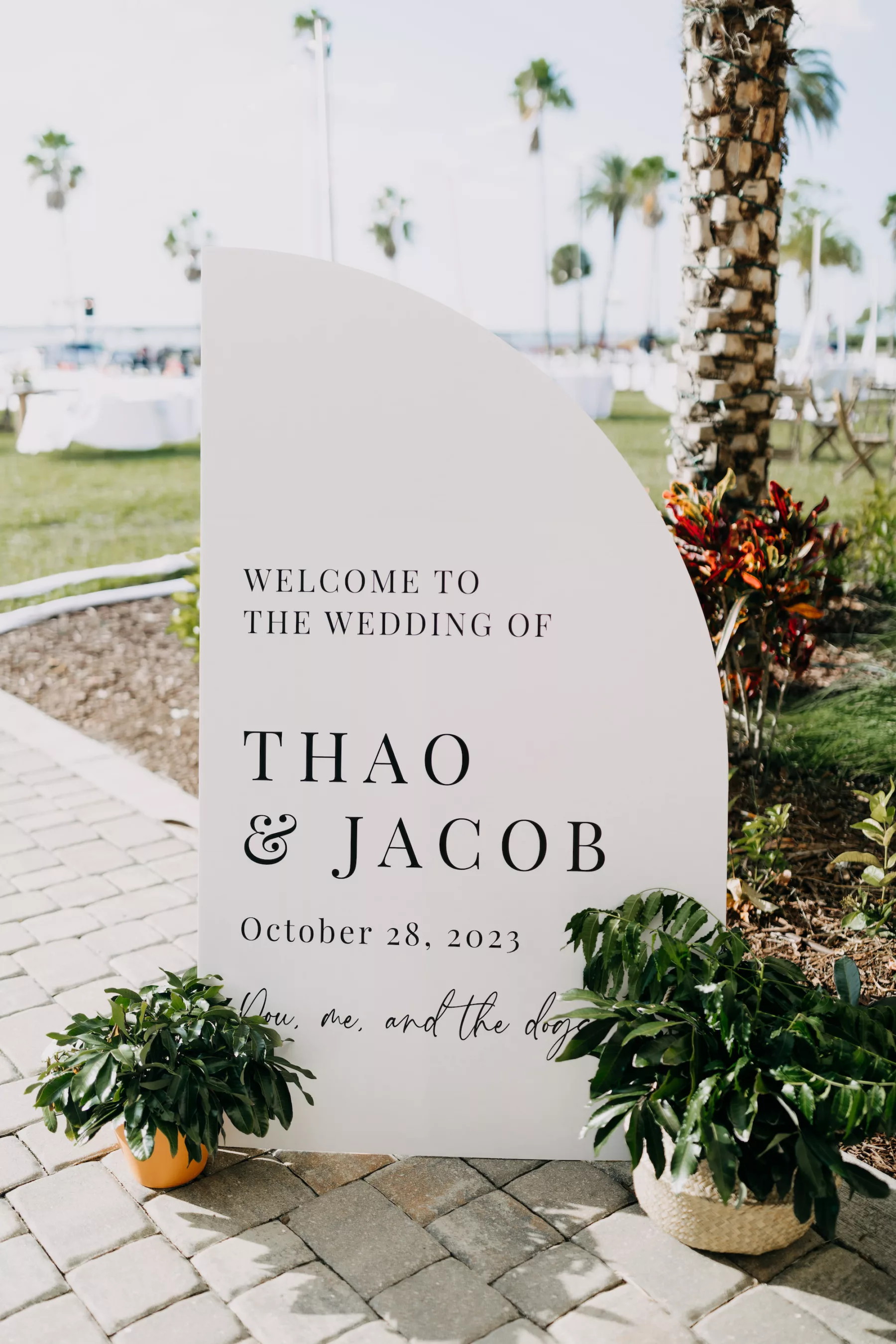 Modern Black and White Ceremony Welcome Wedding Sign Arch Ideas