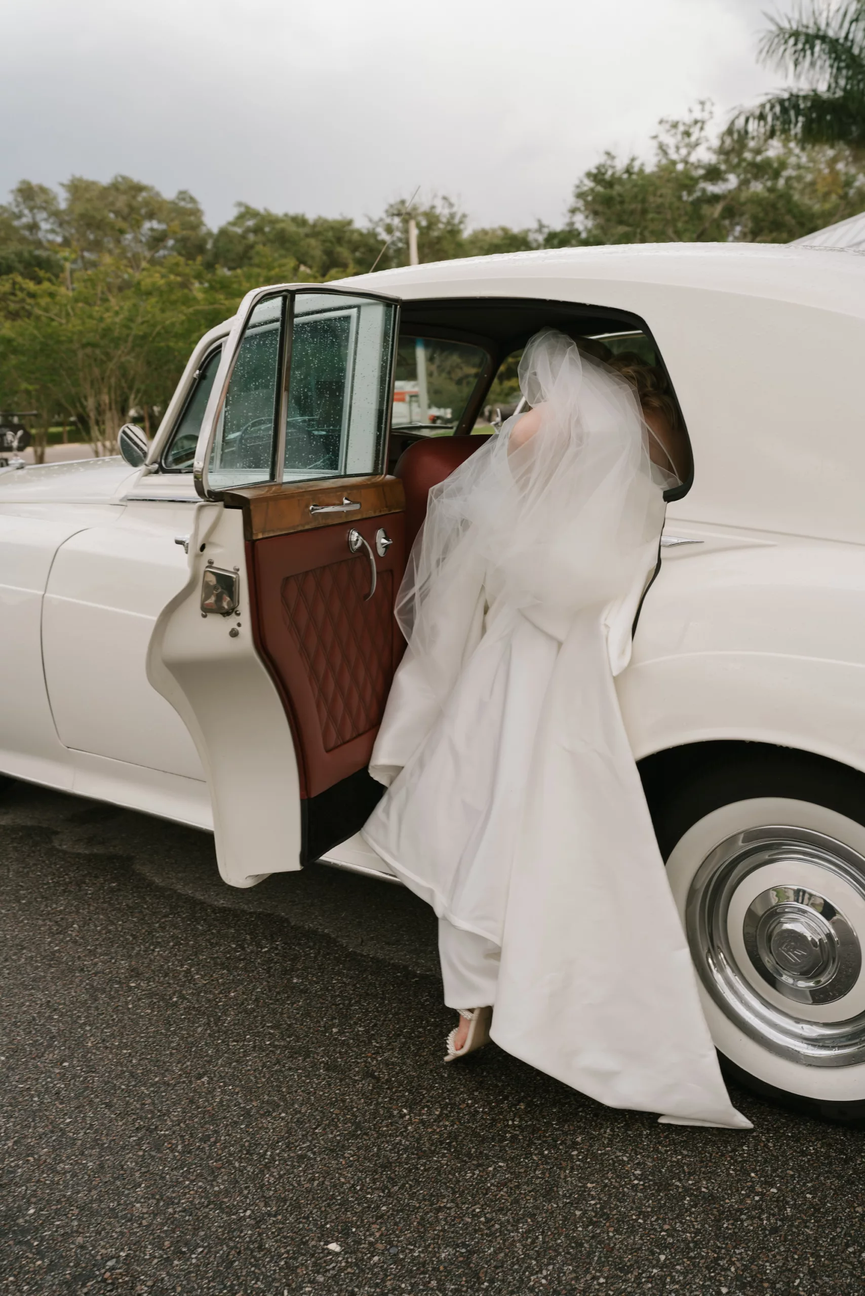 Bride and Groom Antique Wedding Day Getaway Car Ideas