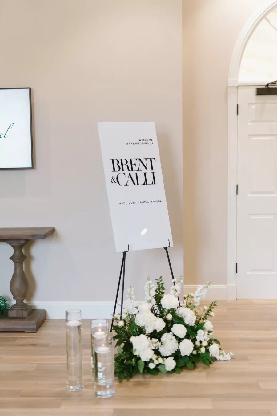 Modern White and Black Welcome Wedding Ceremony Sign Ideas