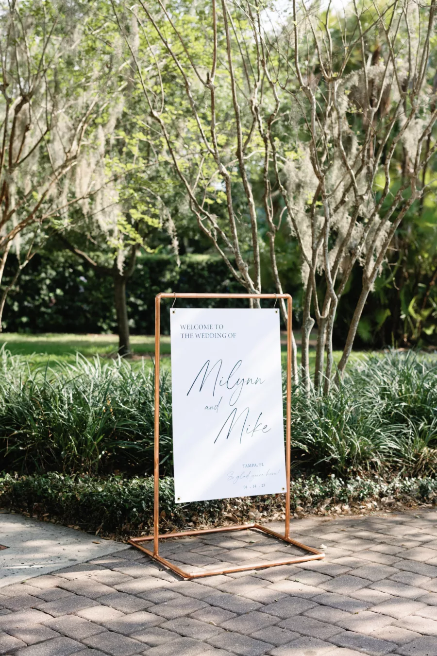 Modern White and Black Welcome Wedding Sign with Gold Stand Decor Ideas