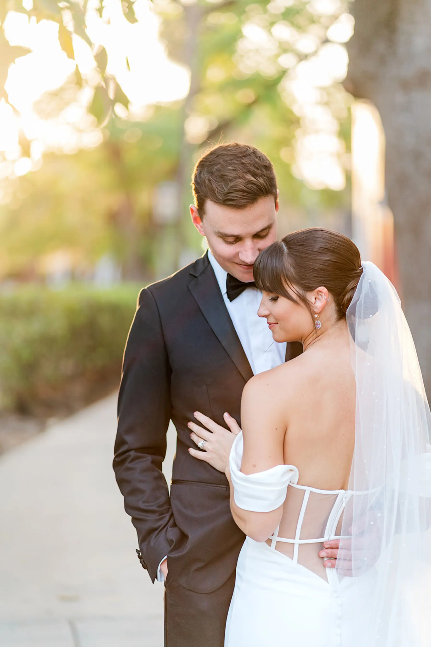 Bride and Groom Sunset Wedding Portraits | South Tampa Photographer Eddy Almaguer Photography 