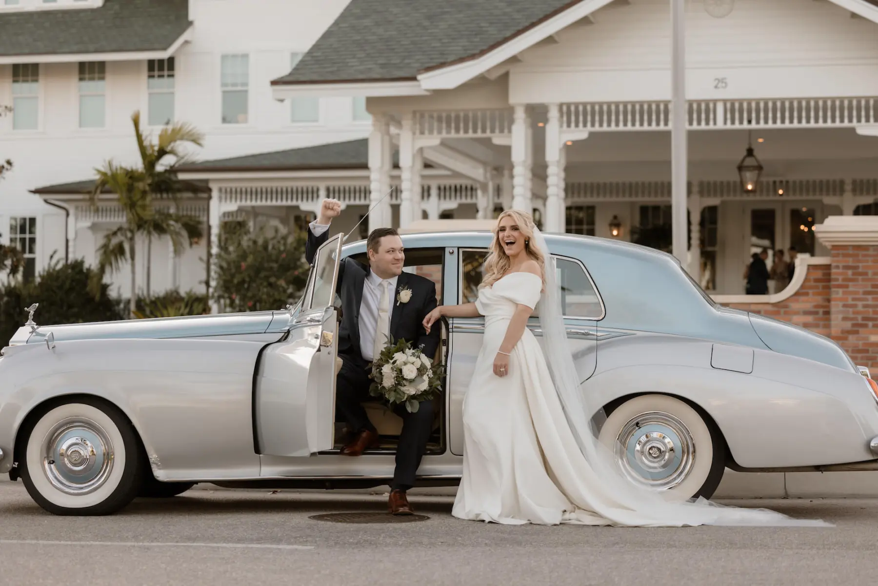 Classic Champagne and Navy Clearwater Wedding | Belleview Inn