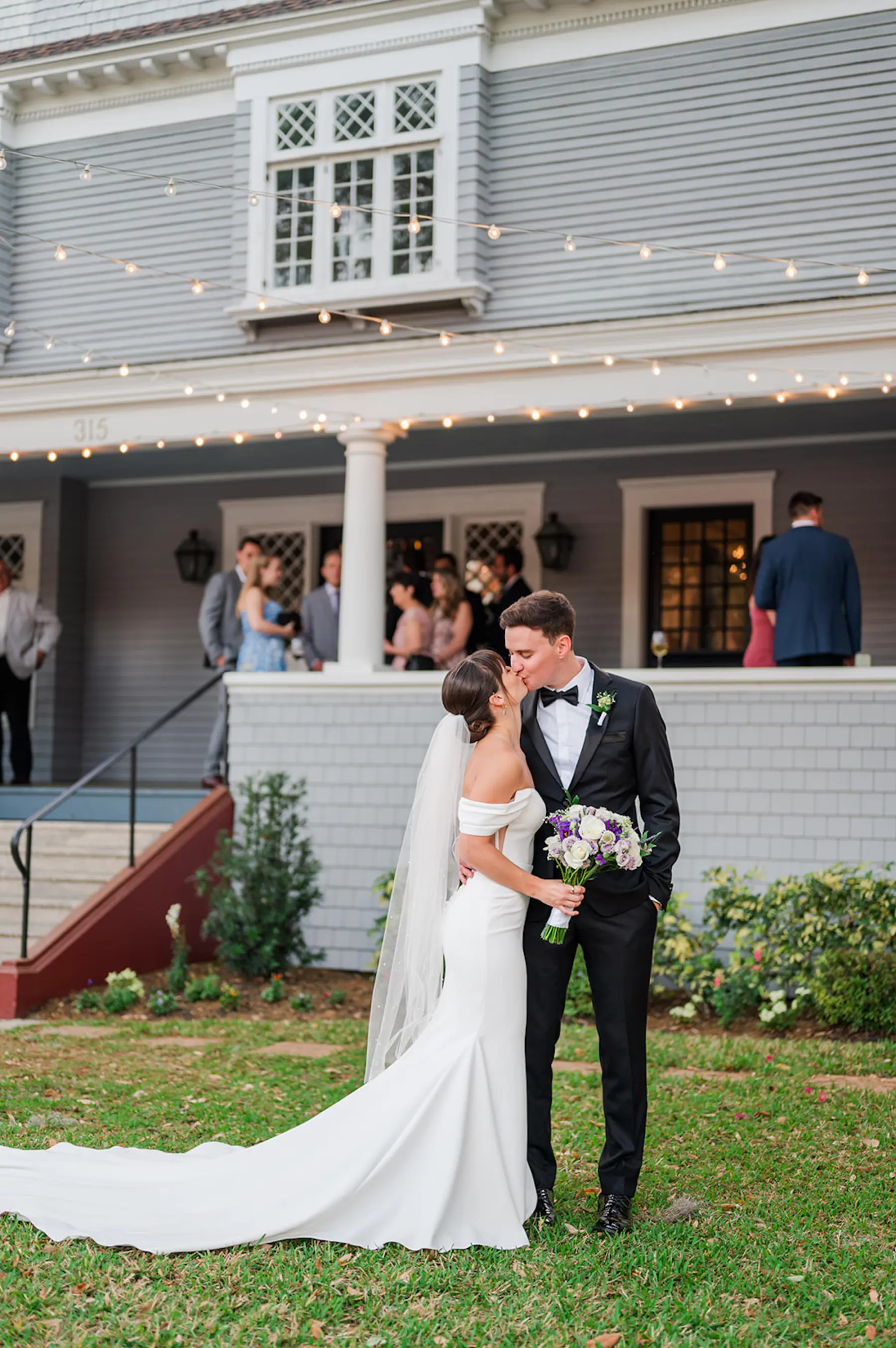 Bride and Groom Kissing Wedding Portraits | South Tampa Photographer Eddy Almaguer Photography | Venue The Orlo