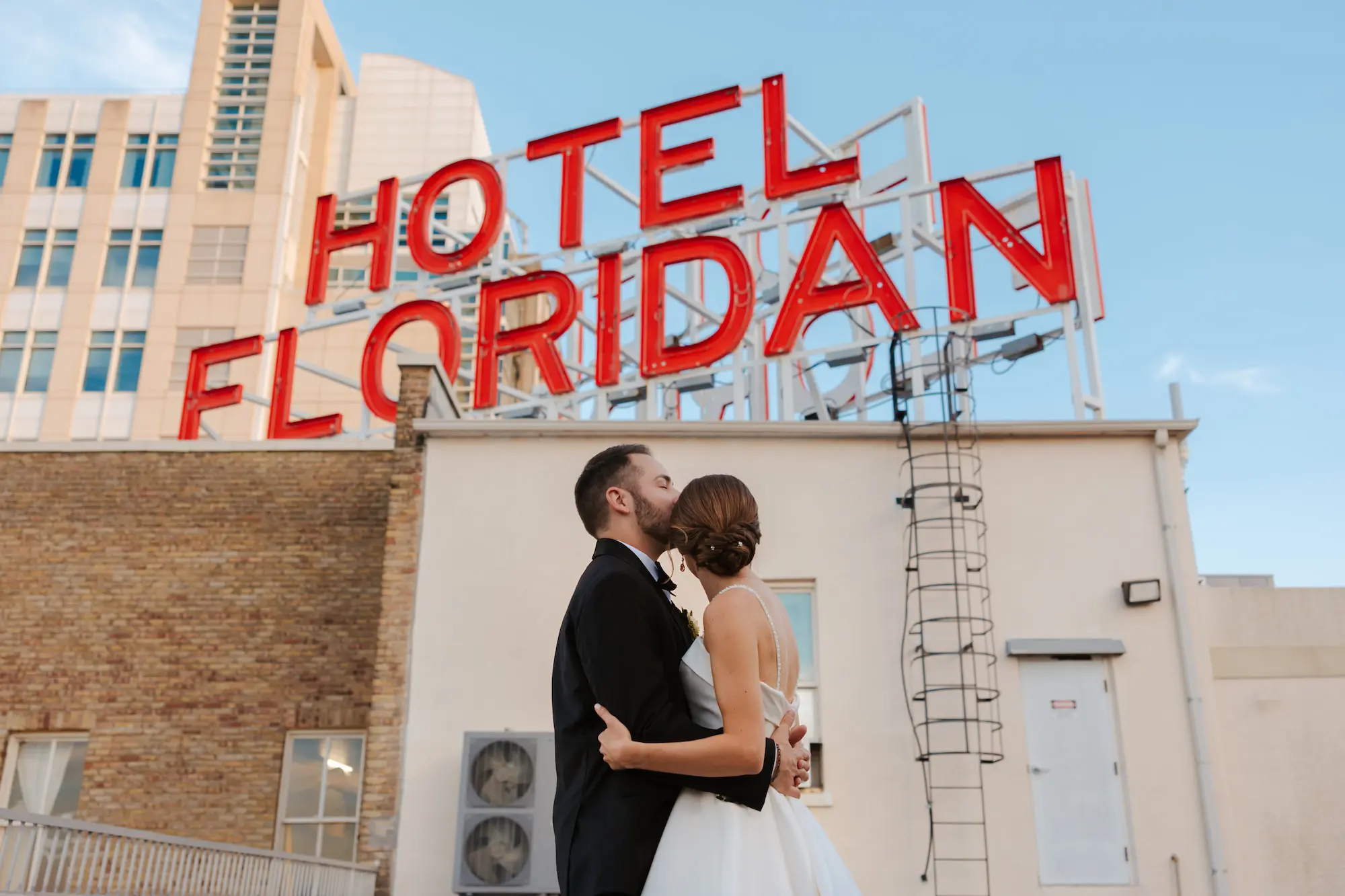 Timeless Neutral Downtown Tampa Wedding | Hotel Flor