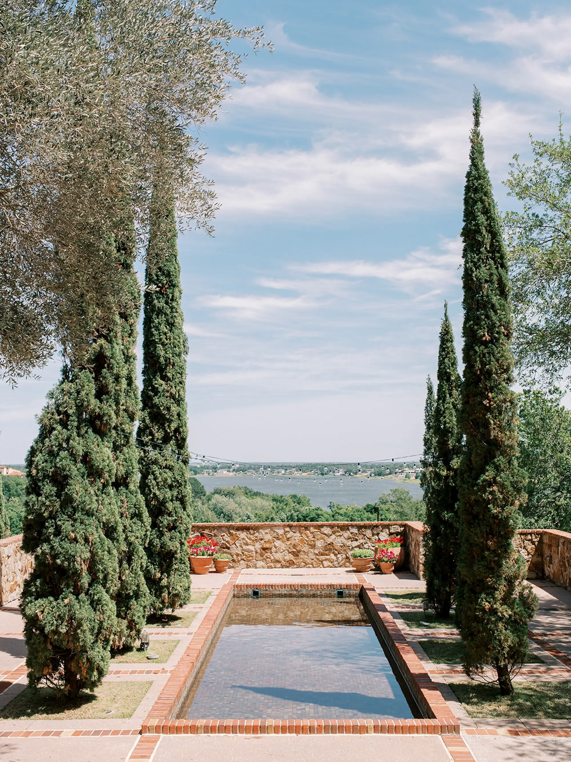Reflecting Pool with Ocean View Wedding Reception Venue Ideas | Spring Florida Outdoor Wedding Inspiration | Italy Style Venue Ideas | Event Venue Bella Collina | South Tampa Photographer Eddy Almaguer Photography
