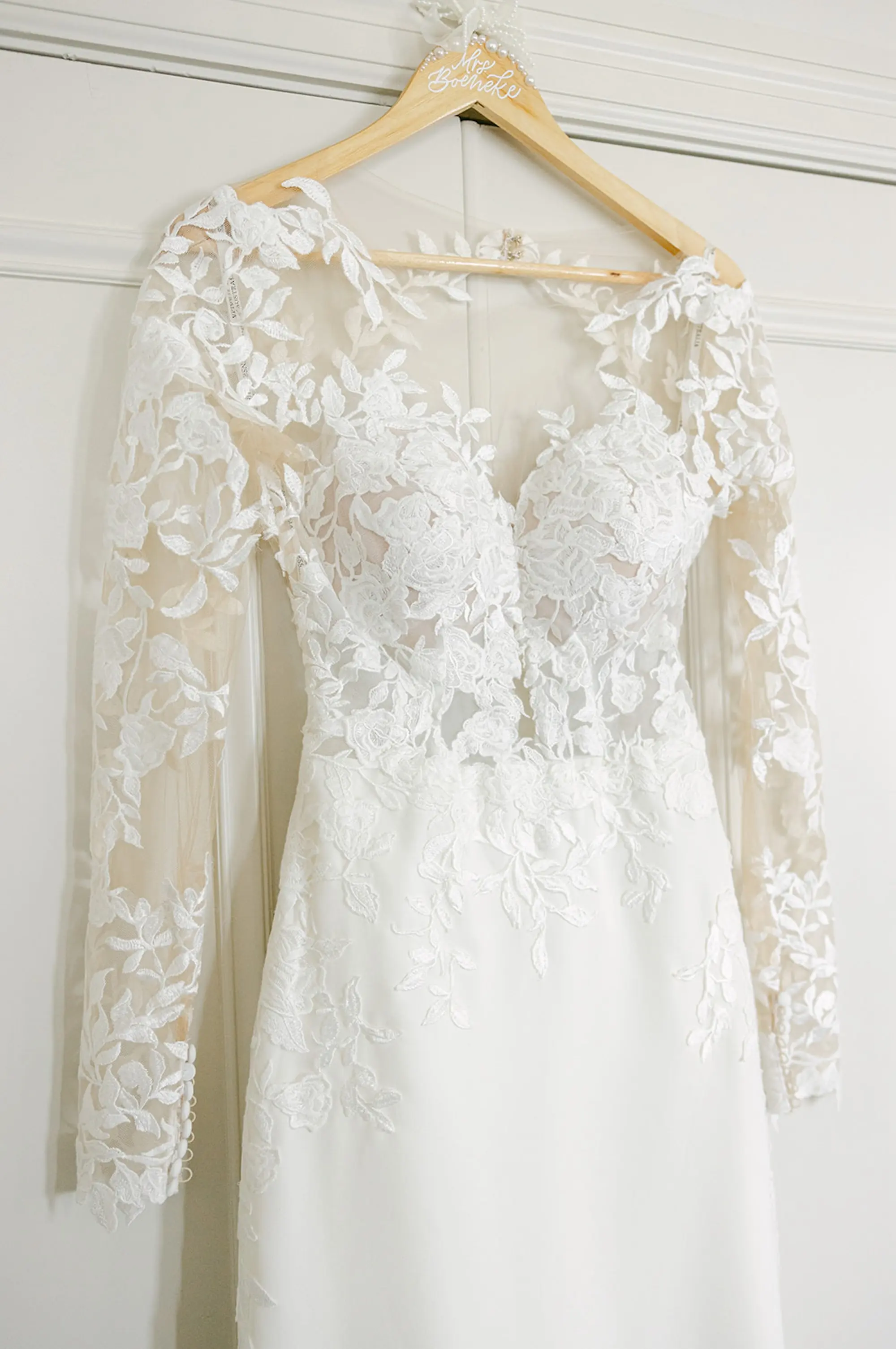 5Luxurious Ivory and Gold Wedding Decor - Luxurious, Ivory and Gold St. Pete Beach Wedding | The Don CeSar White Lace Essence of Australia Wedding Dress Ideas