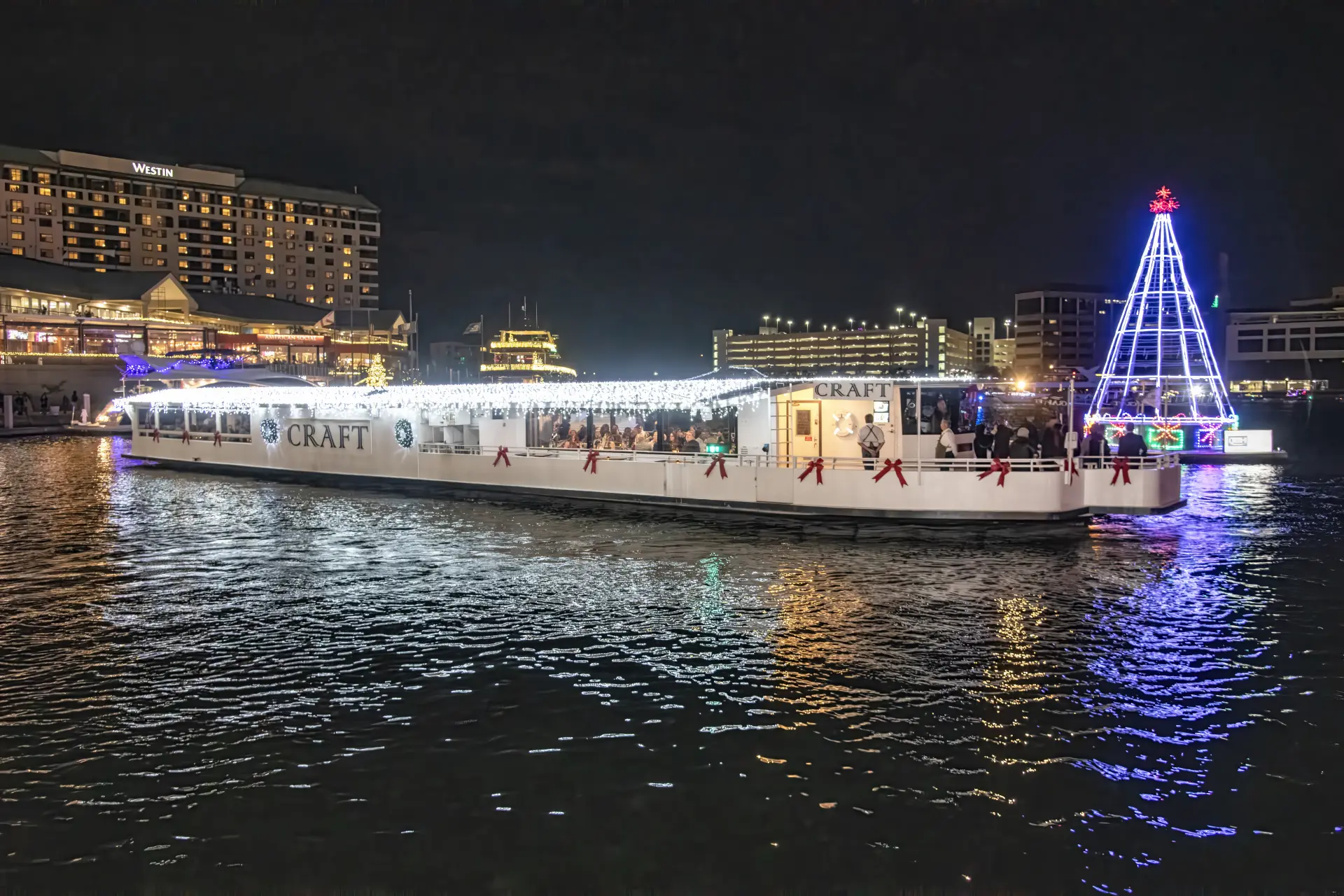 051 Riverwalk HolidayBoatParade12 21 2024 1