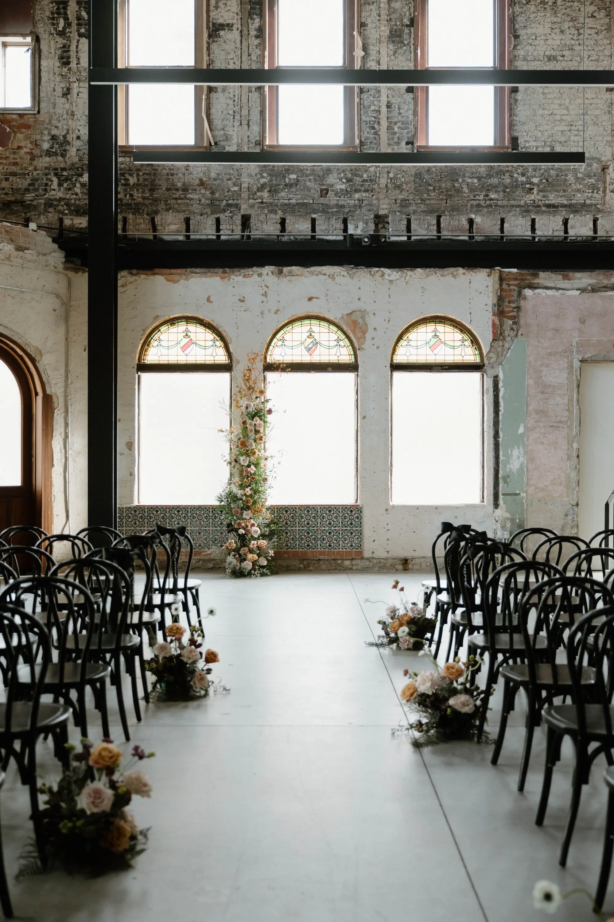 Timeless Modern Black and White Wedding Ceremony Decor Ideas | Historic Industrial Las Novedades Room | Ybor City Event Venue Hotel Haya | Planner The Olive Tree Weddings