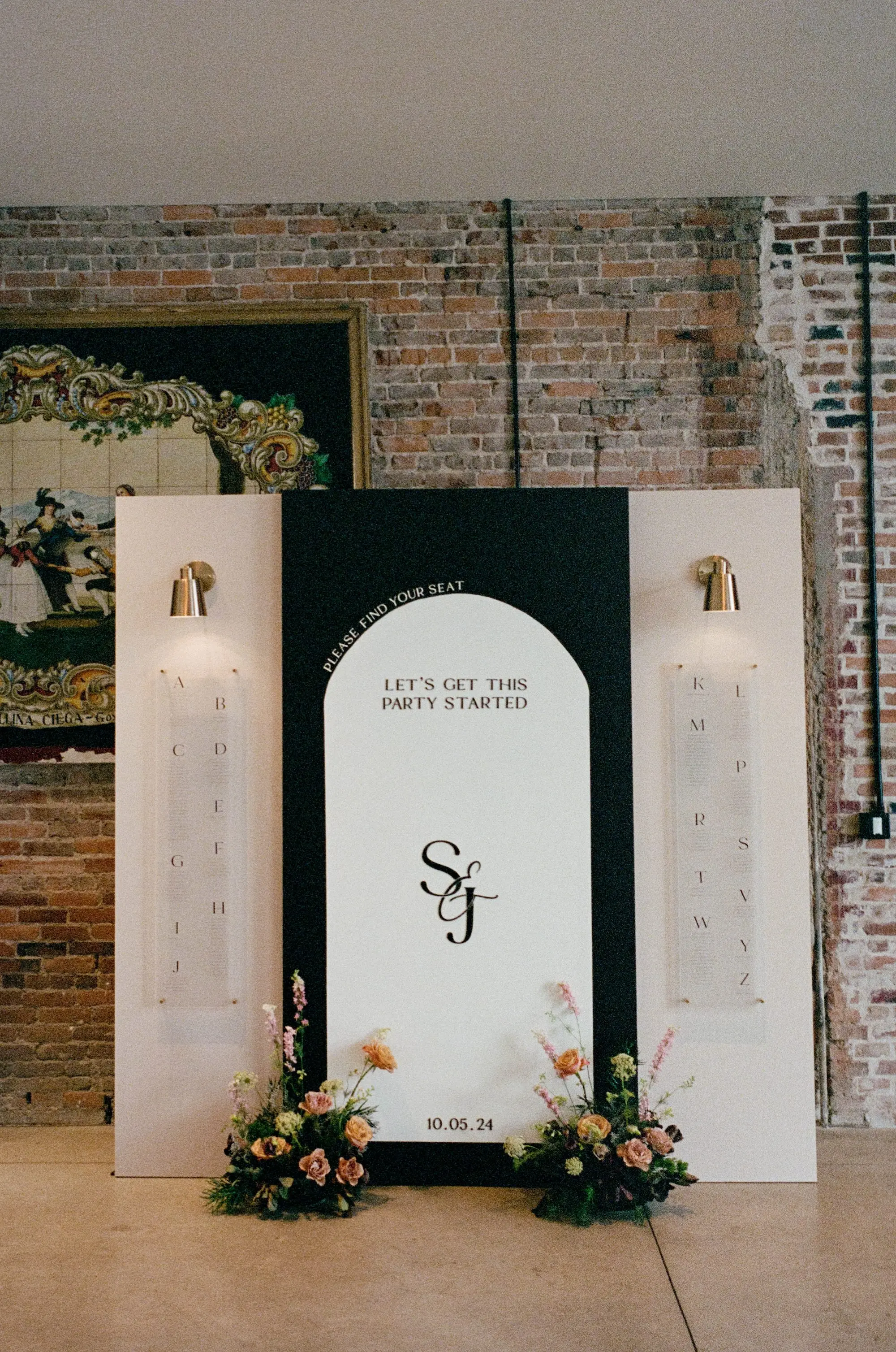 Timeless Modern Black and White Wedding Reception Seatinf Chart Display Ideas